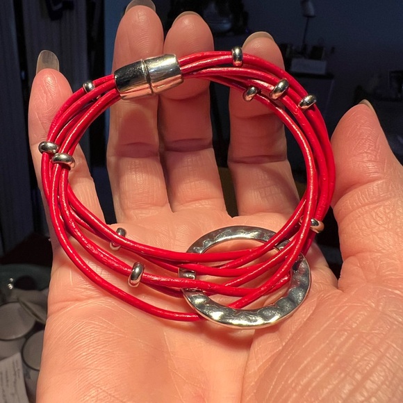 Vibrant Red Leather? Bracelet with Silver Circle Charm - Picture 2 of 5